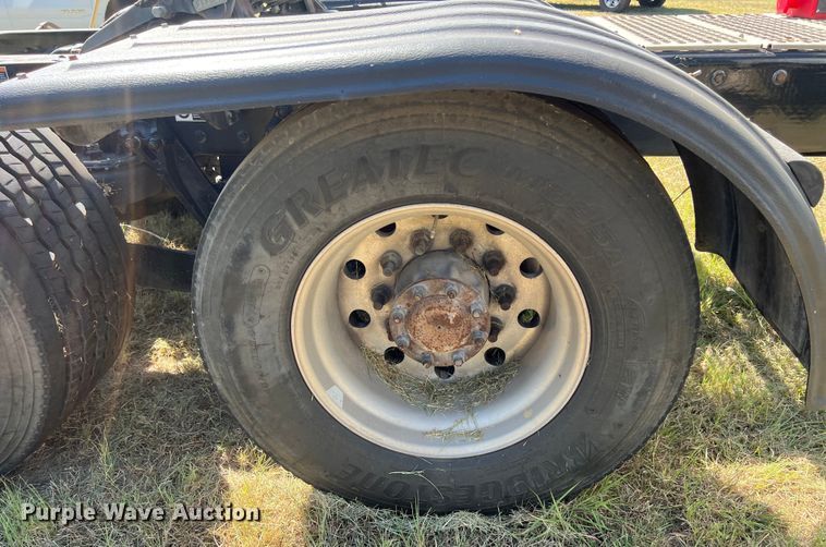 image for item EJ2899 2016 Kenworth T880 semi truck