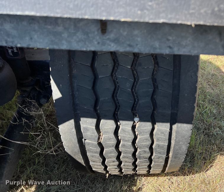 image for item EJ2899 2016 Kenworth T880 semi truck