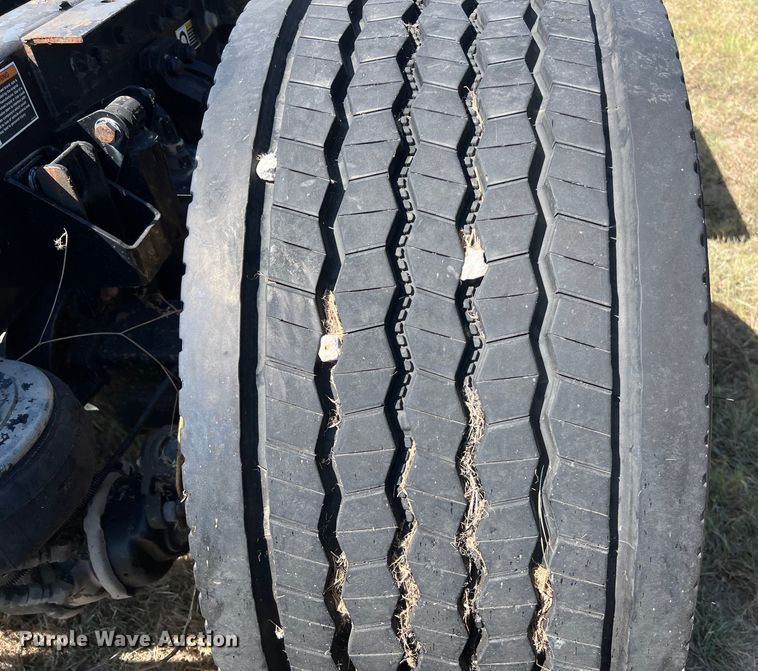 image for item EJ2899 2016 Kenworth T880 semi truck