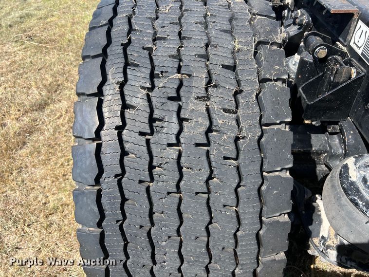 image for item EJ2899 2016 Kenworth T880 semi truck