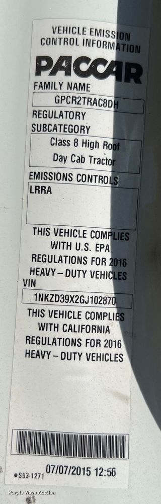 image for item EJ2899 2016 Kenworth T880 semi truck