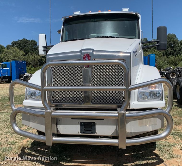 image for item EJ2900 2016 Kenworth  T880 semi truck