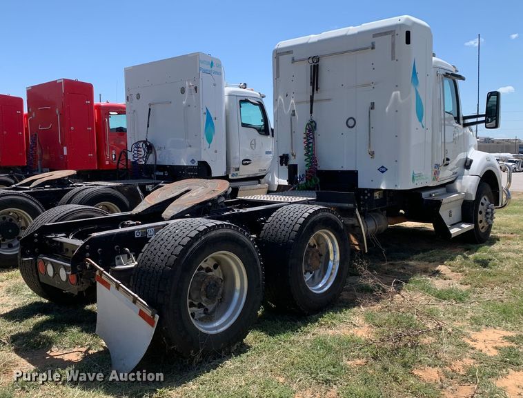 image for item EJ2900 2016 Kenworth  T880 semi truck