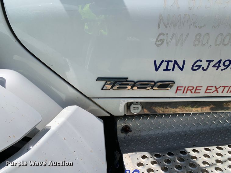 image for item EJ2900 2016 Kenworth  T880 semi truck