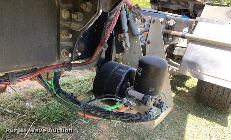 image for item EJ2900 2016 Kenworth  T880 semi truck