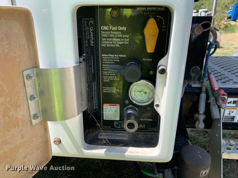 image for item EJ2900 2016 Kenworth  T880 semi truck