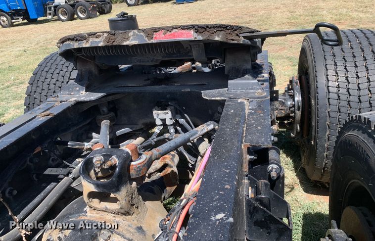 image for item EJ2900 2016 Kenworth  T880 semi truck