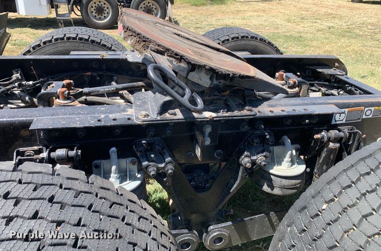 image for item EJ2900 2016 Kenworth  T880 semi truck