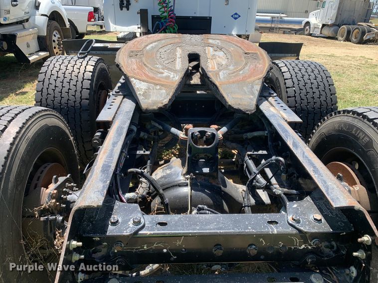 image for item EJ2900 2016 Kenworth  T880 semi truck