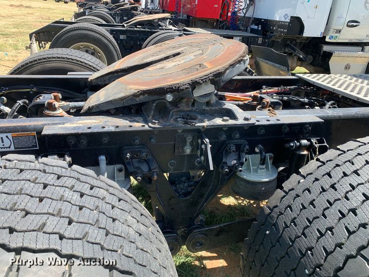 image for item EJ2900 2016 Kenworth  T880 semi truck