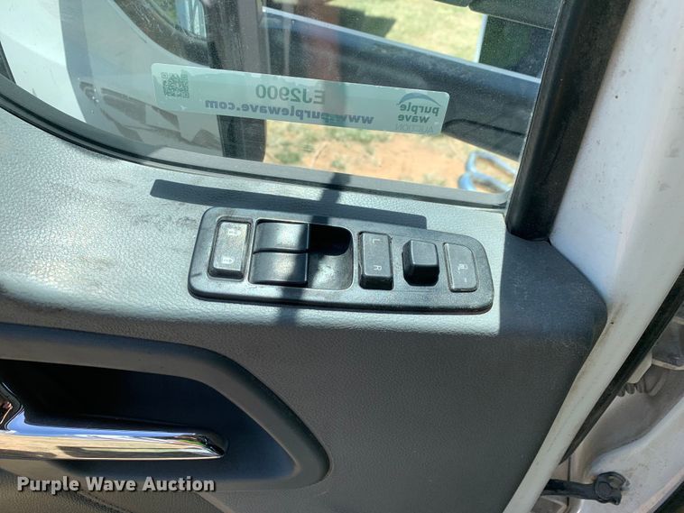 image for item EJ2900 2016 Kenworth  T880 semi truck