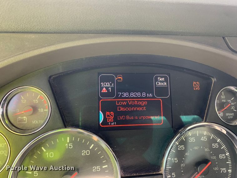 image for item EJ2900 2016 Kenworth  T880 semi truck