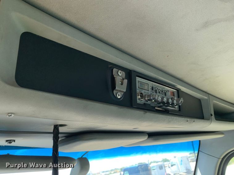 image for item EJ2900 2016 Kenworth  T880 semi truck