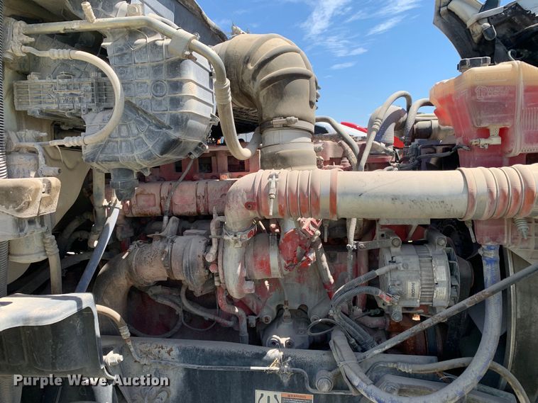 image for item EJ2900 2016 Kenworth  T880 semi truck