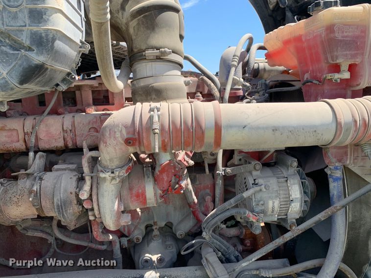 image for item EJ2900 2016 Kenworth  T880 semi truck