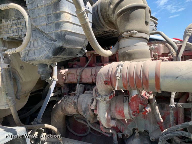 image for item EJ2900 2016 Kenworth  T880 semi truck