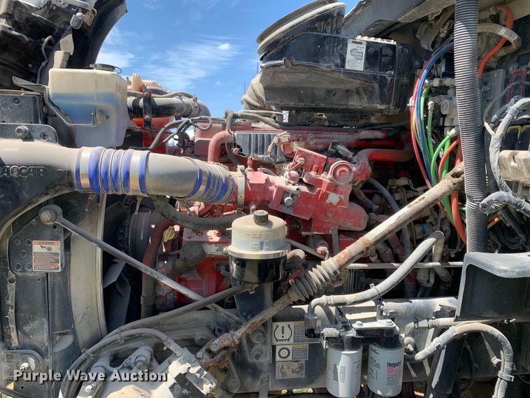 image for item EJ2900 2016 Kenworth  T880 semi truck