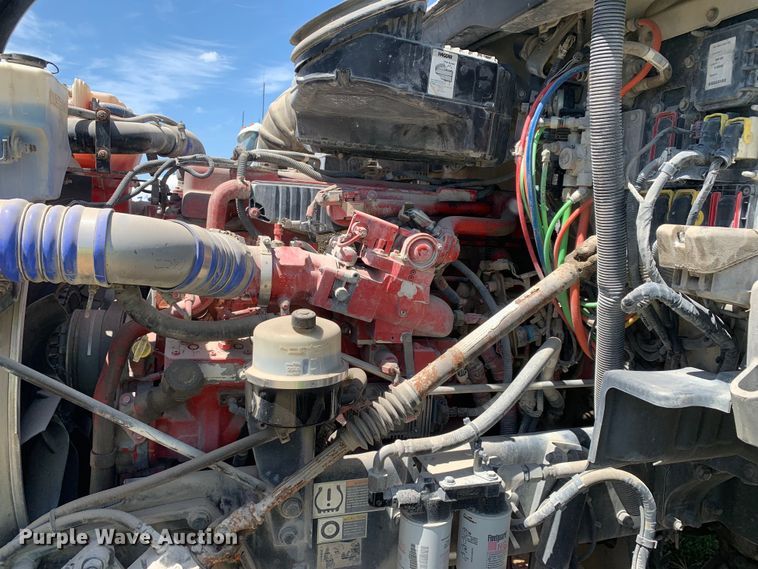 image for item EJ2900 2016 Kenworth  T880 semi truck