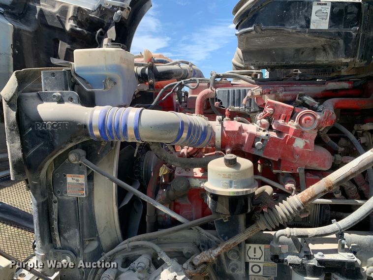 image for item EJ2900 2016 Kenworth  T880 semi truck