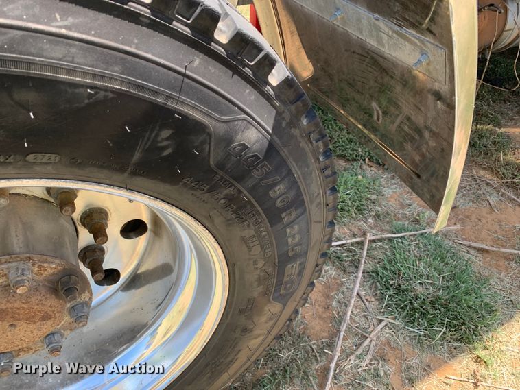 image for item EJ2900 2016 Kenworth  T880 semi truck