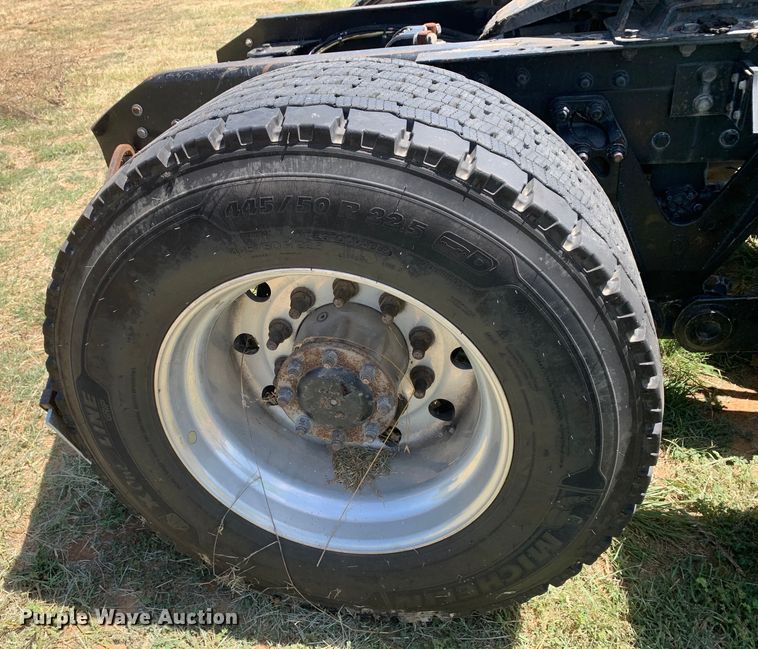 image for item EJ2900 2016 Kenworth  T880 semi truck