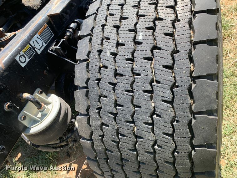 image for item EJ2900 2016 Kenworth  T880 semi truck