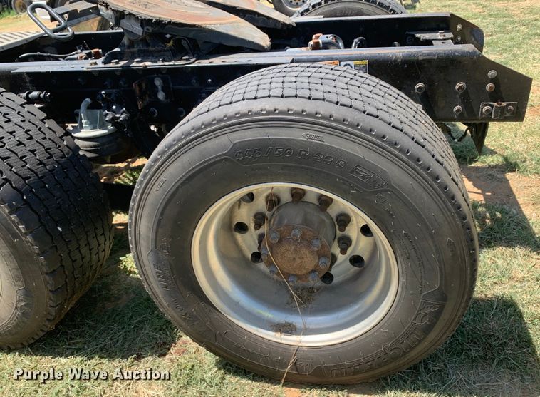 image for item EJ2900 2016 Kenworth  T880 semi truck