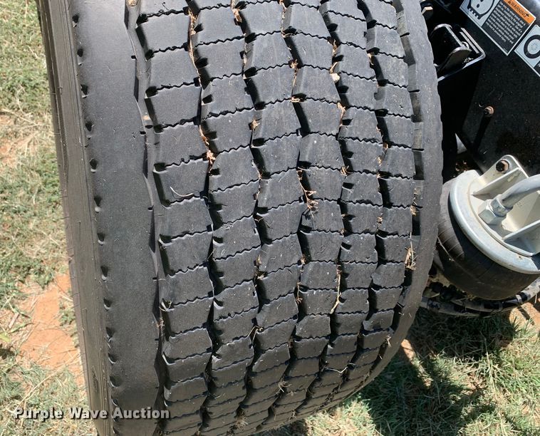 image for item EJ2900 2016 Kenworth  T880 semi truck