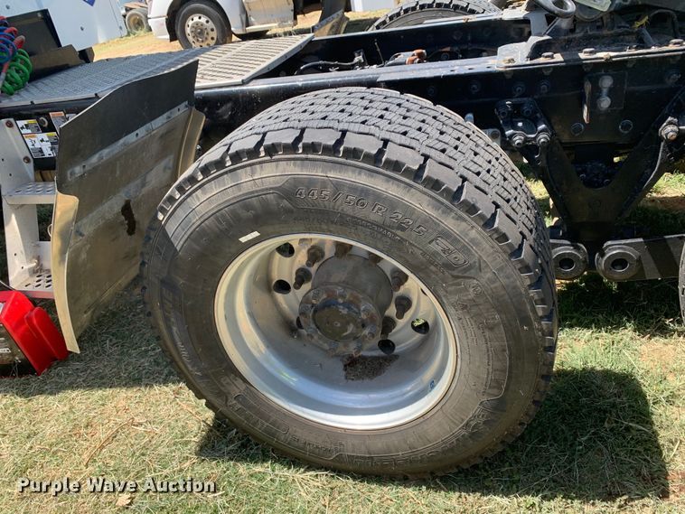 image for item EJ2900 2016 Kenworth  T880 semi truck