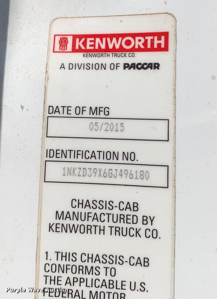 image for item EJ2900 2016 Kenworth  T880 semi truck