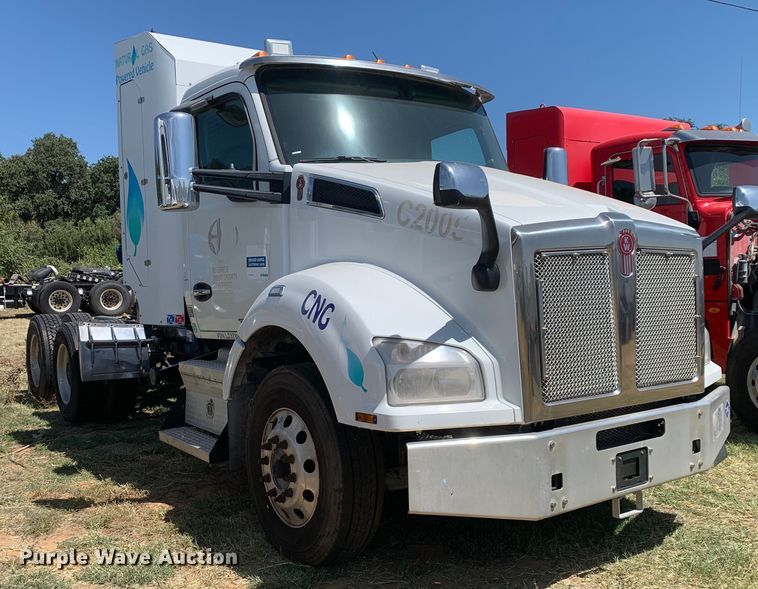 image for item EJ2901 2020 Kenworth  T880 semi truck