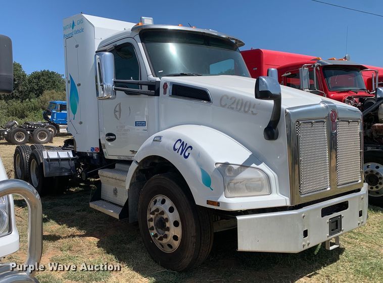 image for item EJ2901 2020 Kenworth  T880 semi truck