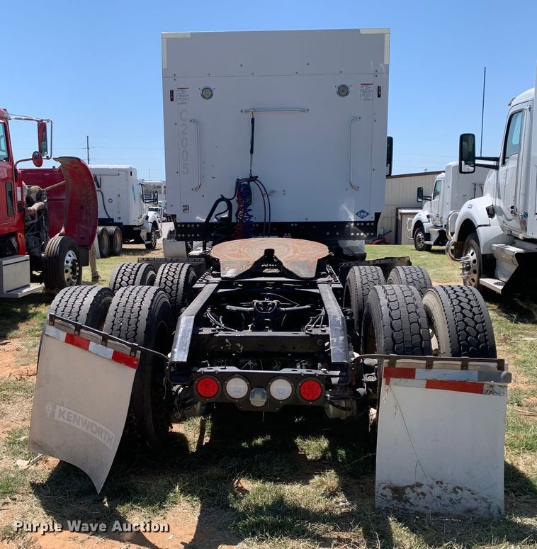 image for item EJ2901 2020 Kenworth  T880 semi truck