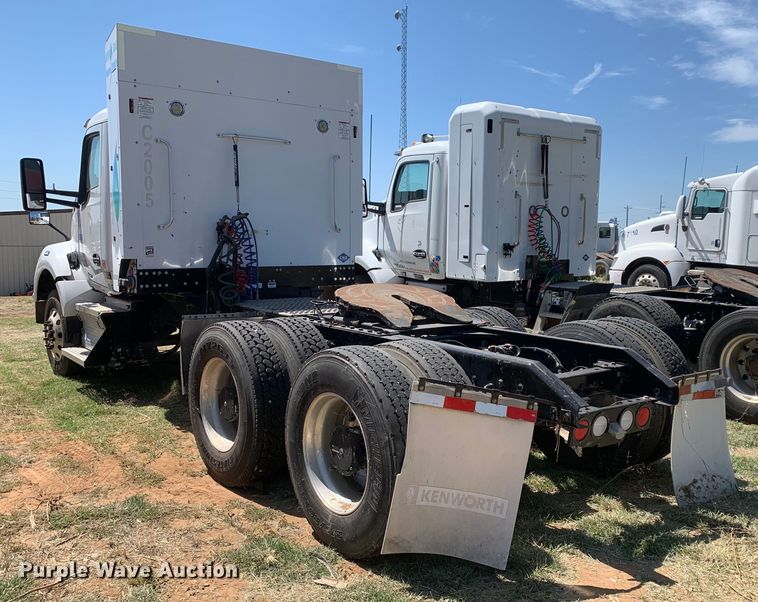 image for item EJ2901 2020 Kenworth  T880 semi truck