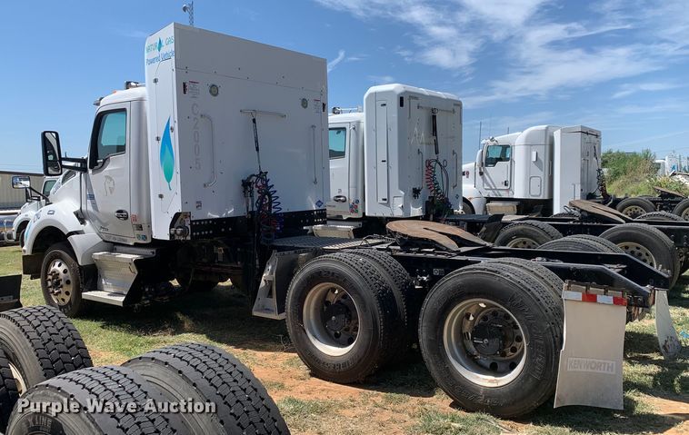 image for item EJ2901 2020 Kenworth  T880 semi truck
