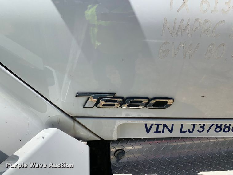 image for item EJ2901 2020 Kenworth  T880 semi truck