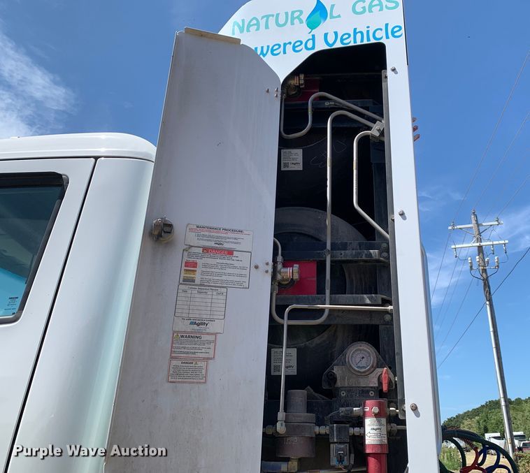 image for item EJ2901 2020 Kenworth  T880 semi truck