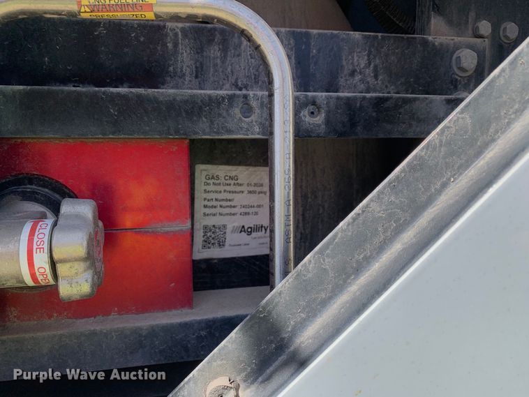 image for item EJ2901 2020 Kenworth  T880 semi truck