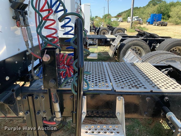 image for item EJ2901 2020 Kenworth  T880 semi truck