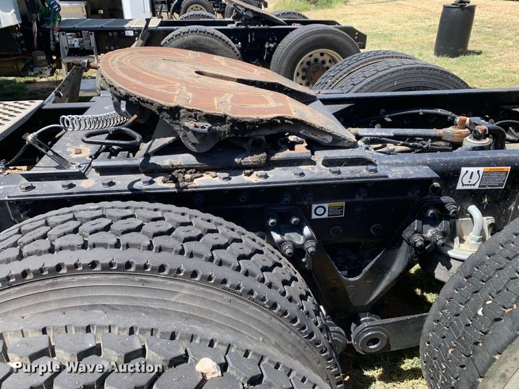 image for item EJ2901 2020 Kenworth  T880 semi truck