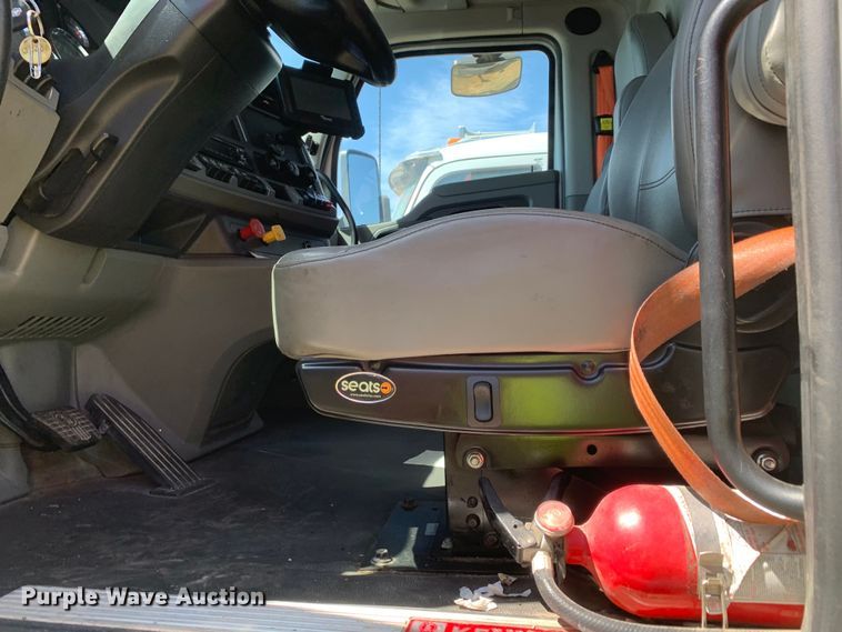 image for item EJ2901 2020 Kenworth  T880 semi truck