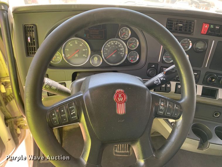 image for item EJ2901 2020 Kenworth  T880 semi truck