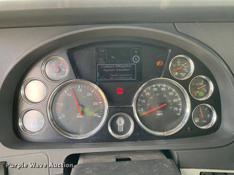 image for item EJ2901 2020 Kenworth  T880 semi truck