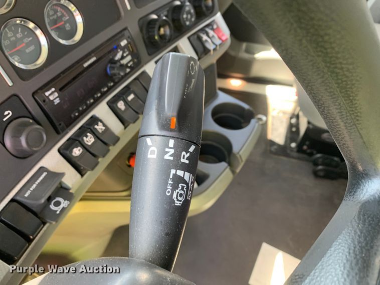 image for item EJ2901 2020 Kenworth  T880 semi truck