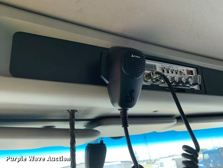 image for item EJ2901 2020 Kenworth  T880 semi truck