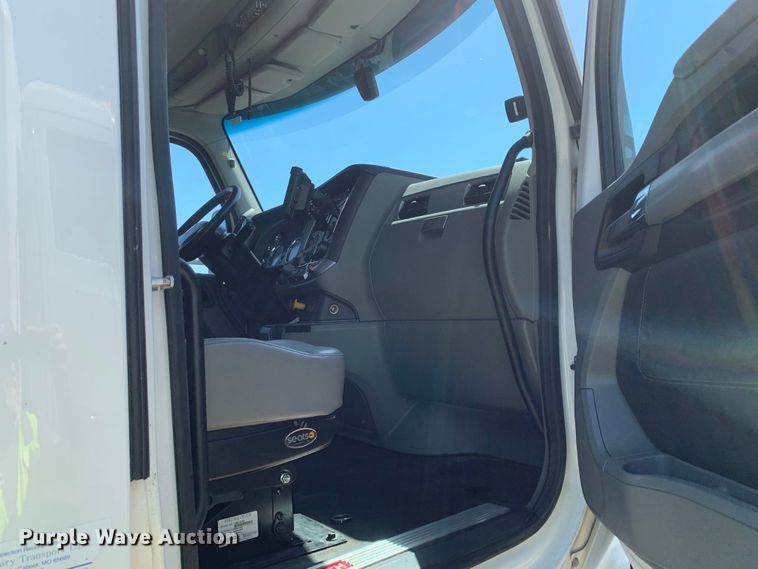 image for item EJ2901 2020 Kenworth  T880 semi truck