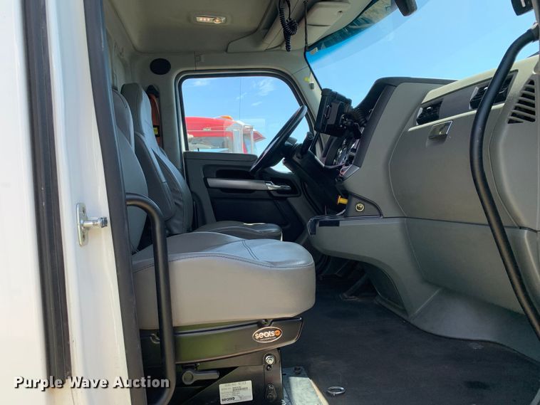 image for item EJ2901 2020 Kenworth  T880 semi truck