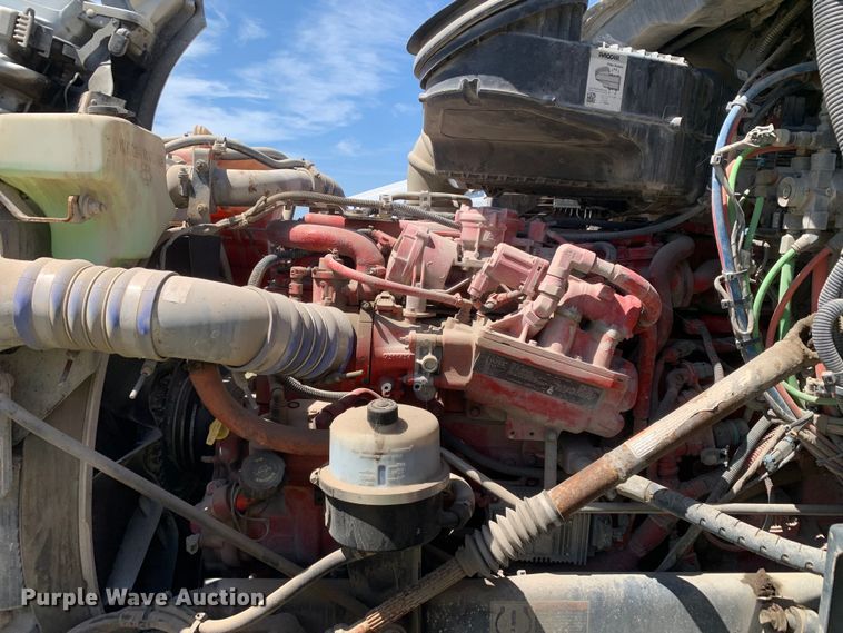 image for item EJ2901 2020 Kenworth  T880 semi truck