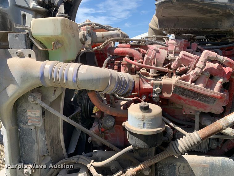 image for item EJ2901 2020 Kenworth  T880 semi truck