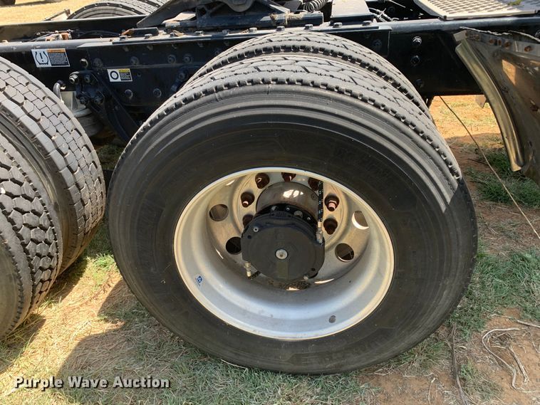 image for item EJ2901 2020 Kenworth  T880 semi truck